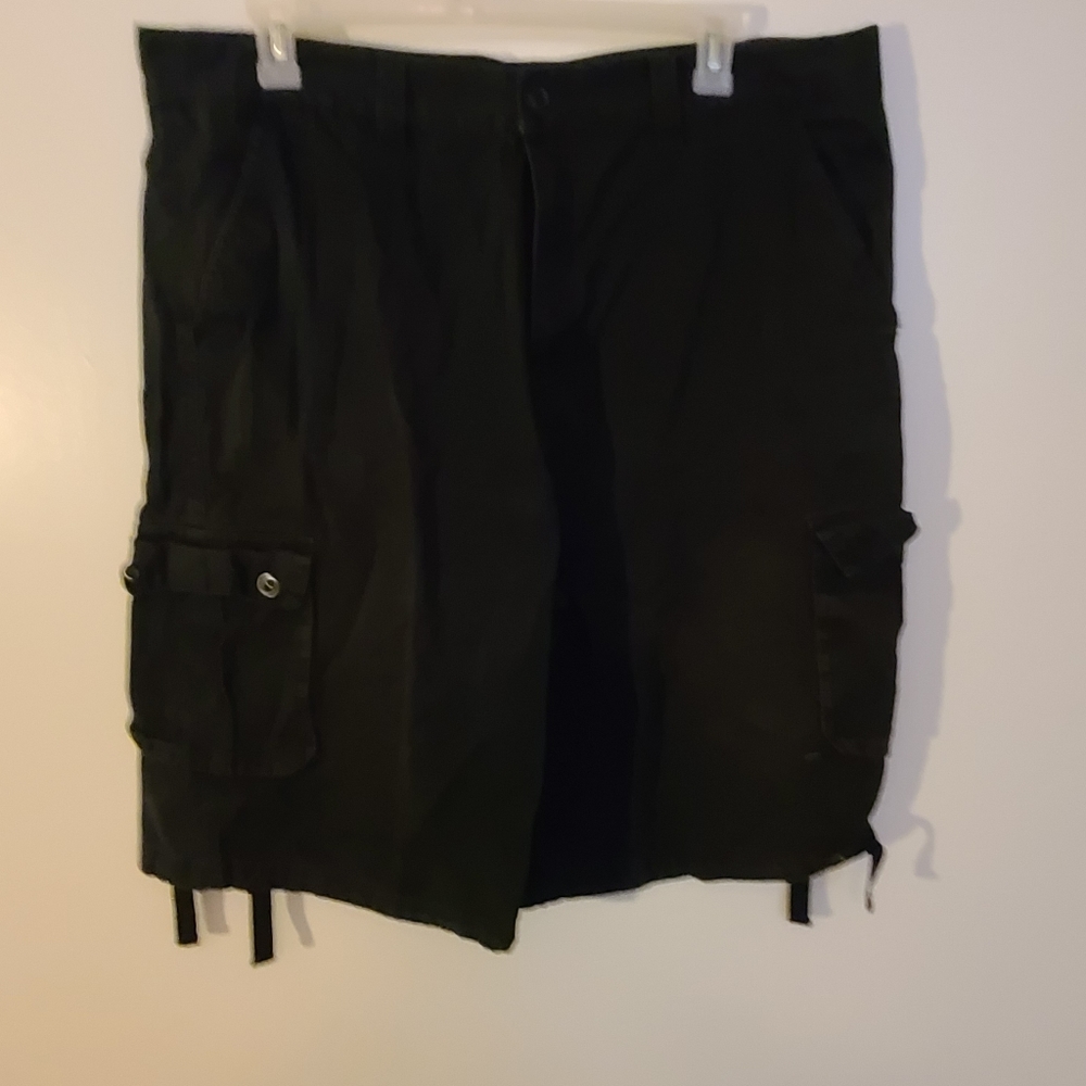 Men's black Cargo shorts waist 42 like new